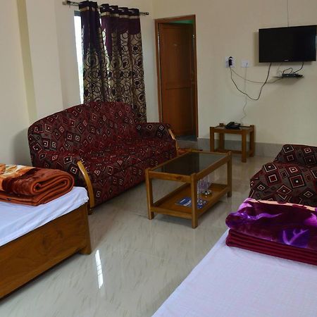 Hotel Kaustav Tezpur Kültér fotó