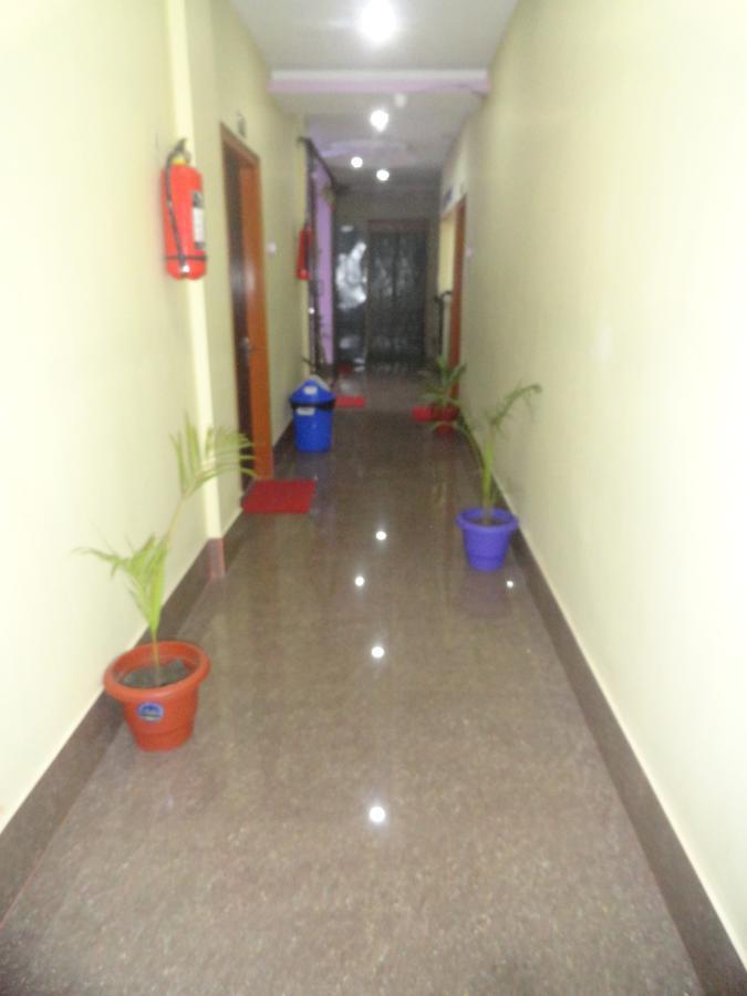 Hotel Kaustav Tezpur Kültér fotó