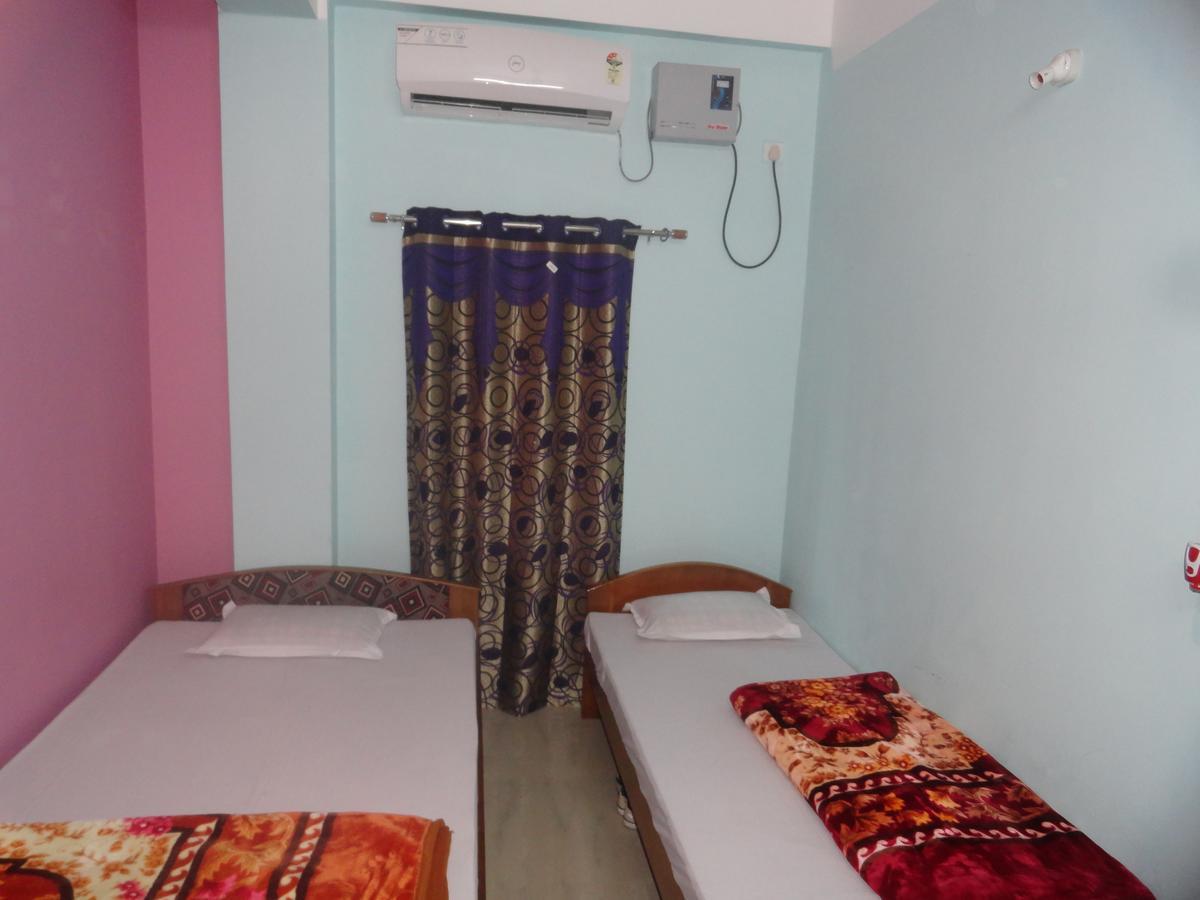 Hotel Kaustav Tezpur Kültér fotó